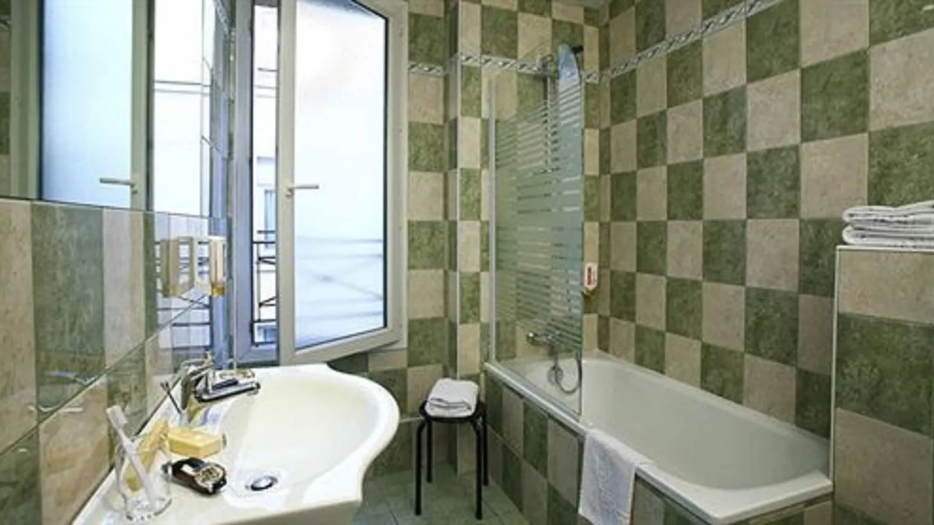 Hotel Kabanel By Happyculture 3*